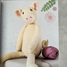 Načítať obrázok v galérii, Knitted Animal Toys | Kniha