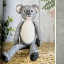 Načítať obrázok v galérii, Knitted Animal Toys | Kniha
