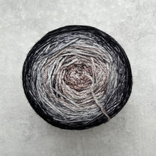Načítať obrázok v galérii, Malabrigo Sock Metamorphosis | London Alley