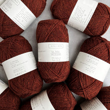 Načítať obrázok v galérii, Le Petit Lambswool | Dark Red Brown