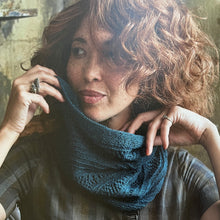 Načítať obrázok v galérii, Knitting outside the box | Kniha