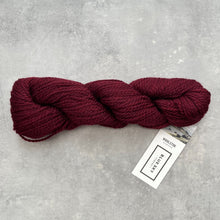 Načítať obrázok v galérii, Woolstok Worsted | Cranberry Compote
