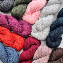 Načítať obrázok v galérii, Woolstok Worsted | Quartz Crystal