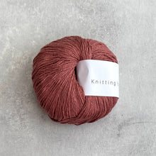 Načítať obrázok v galérii, Knitting for Olive Pure Silk | Plum Rose