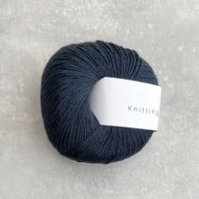Načítať obrázok v galérii, Knitting for Olive Merino | Deep Petroleum Blue