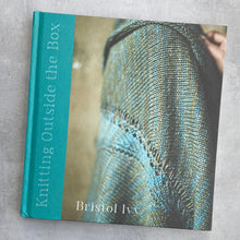 Načítať obrázok v galérii, Knitting outside the box | Kniha