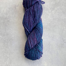 Načítať obrázok v galérii, Malabrigo Dos Tierras | Whales Road 247