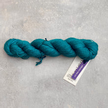 Načítať obrázok v galérii, Malabrigo Mora | Teal Feather