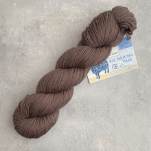 Načítať obrázok v galérii, Rosy Green Big Merino Hug | Wood